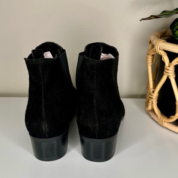 New Marc Fisher Black Suede Pointed-Toe Ankle Boots Slip-On Fall/Winter Size 6 - Picture 4 of 14